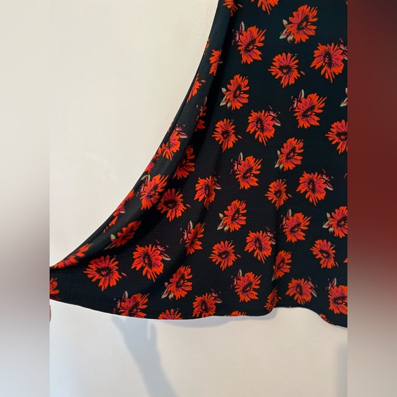 LuLaRoe Black Flared Skirt - Medium - Red Floral - Stretchy - Picture 6 of 6